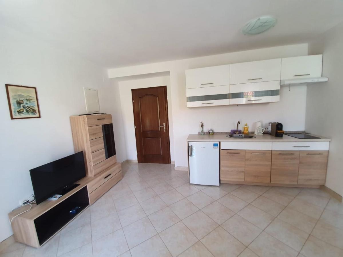 Apartments Vido Vodice Bagian luar foto