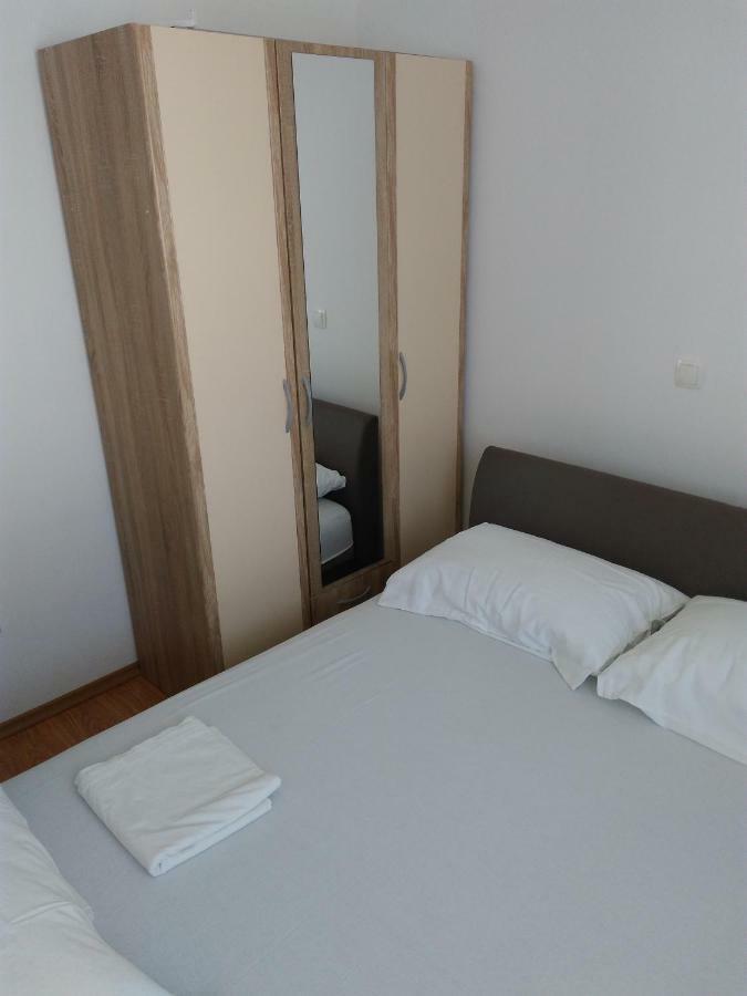 Apartments Vido Vodice Bagian luar foto