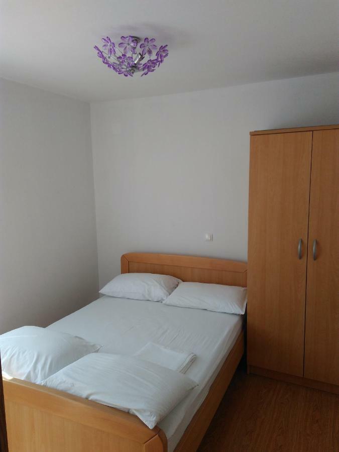 Apartments Vido Vodice Bagian luar foto